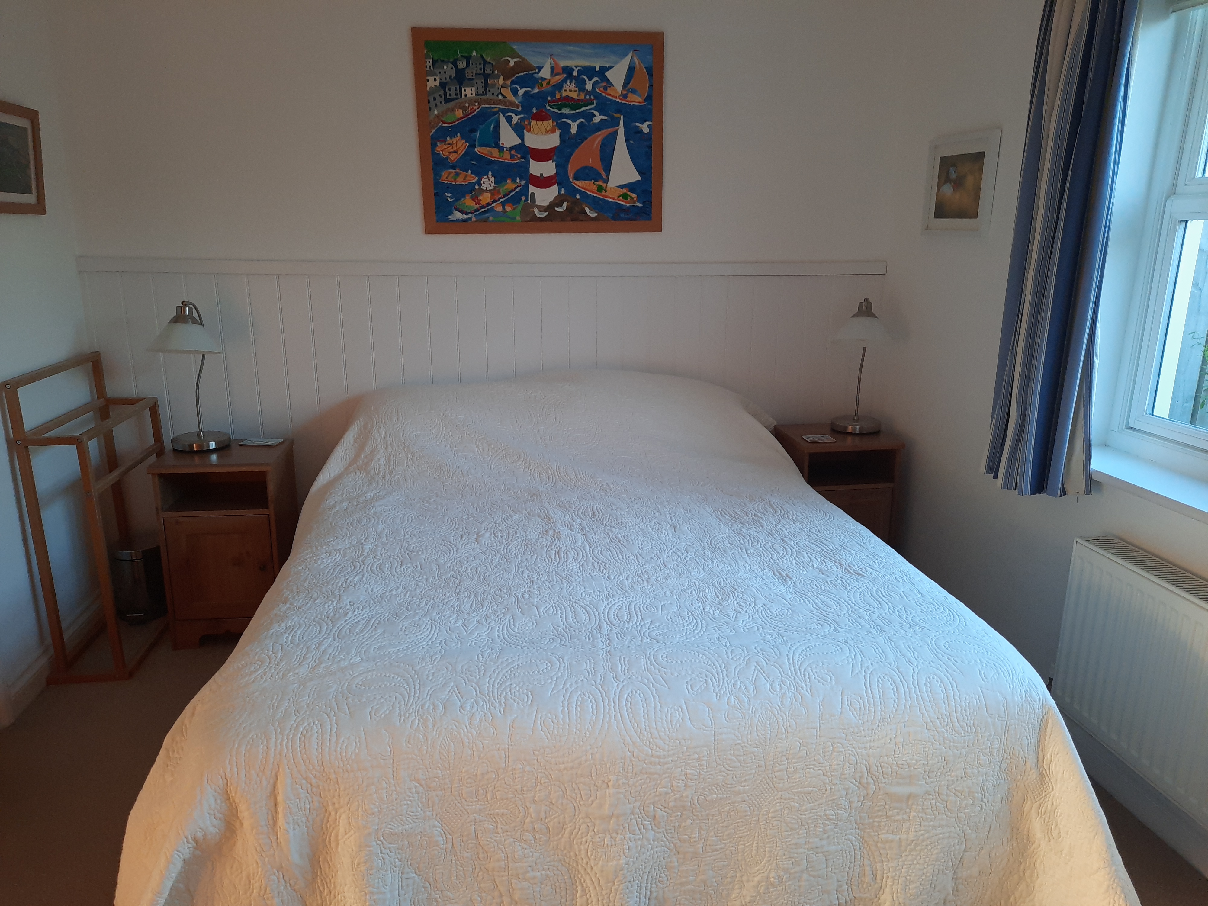 Bedroom with kingsize bed